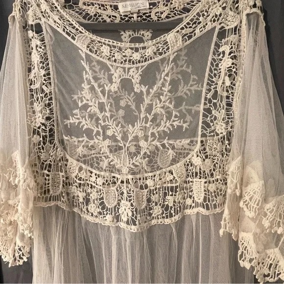 Rebellion Cream Lace Tunic Top - Picture 2 of 8